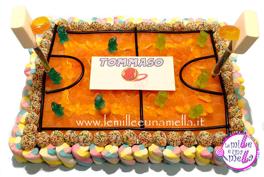 torta di caramelle e marshmallow a forma di campo da basket per compleanno, vendita online Le Mille e una Mella
