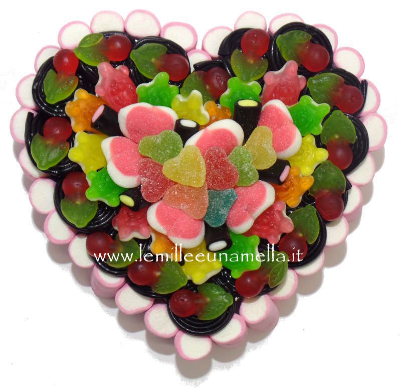 torta di caramelle e marshmallow a forma di cuore per anniversario, San Valentino, vendita online Le Mille e una Mella