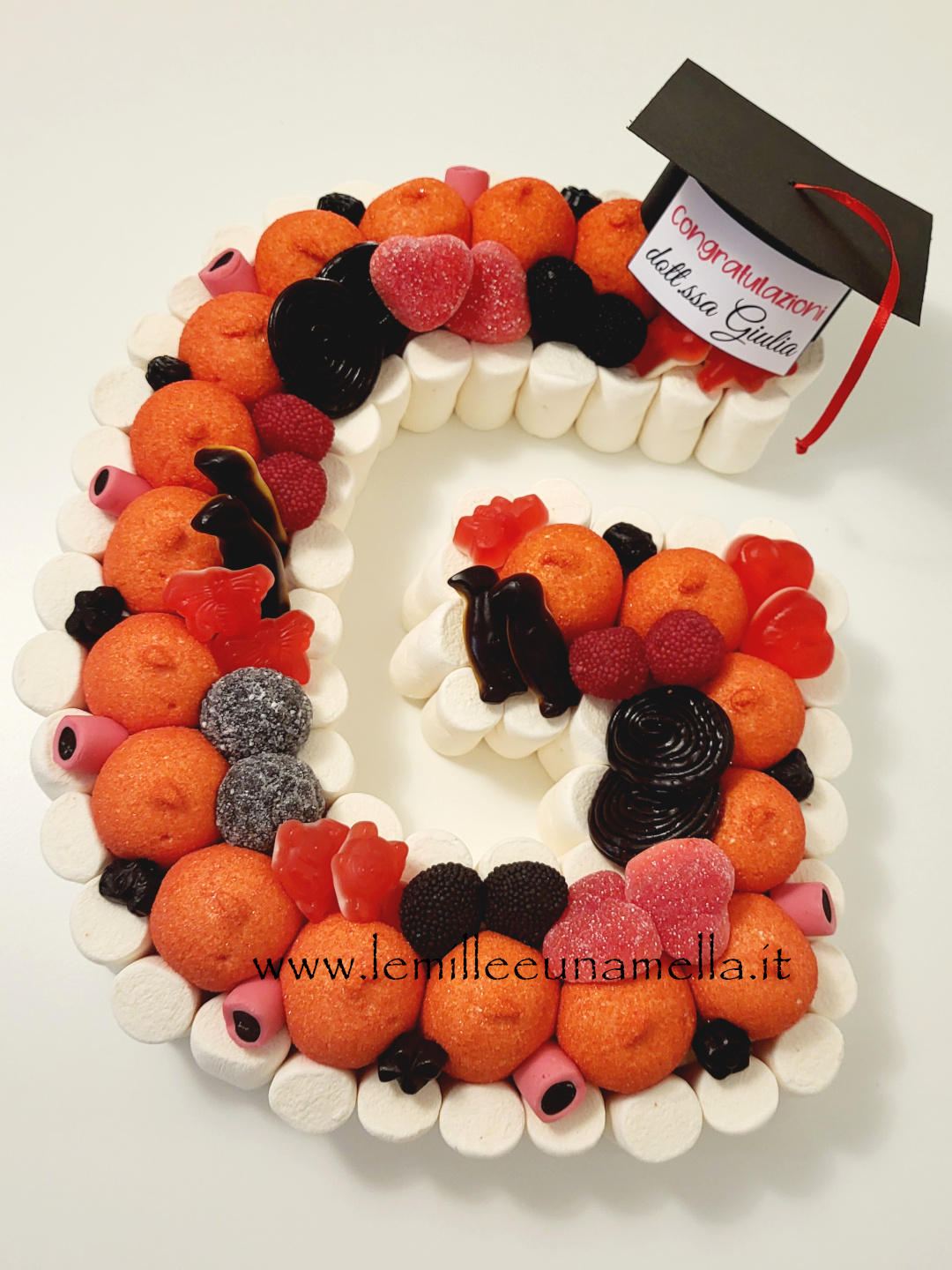 torta caramelle marshmallow iniziale nome Laurea vendita online Le Mille e una Mella